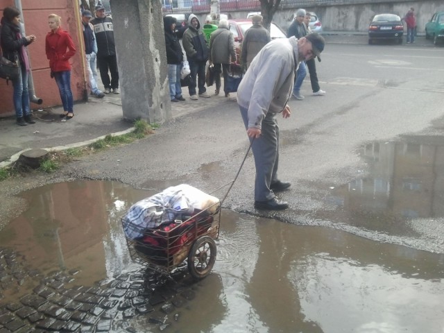 ne caracterizeaza